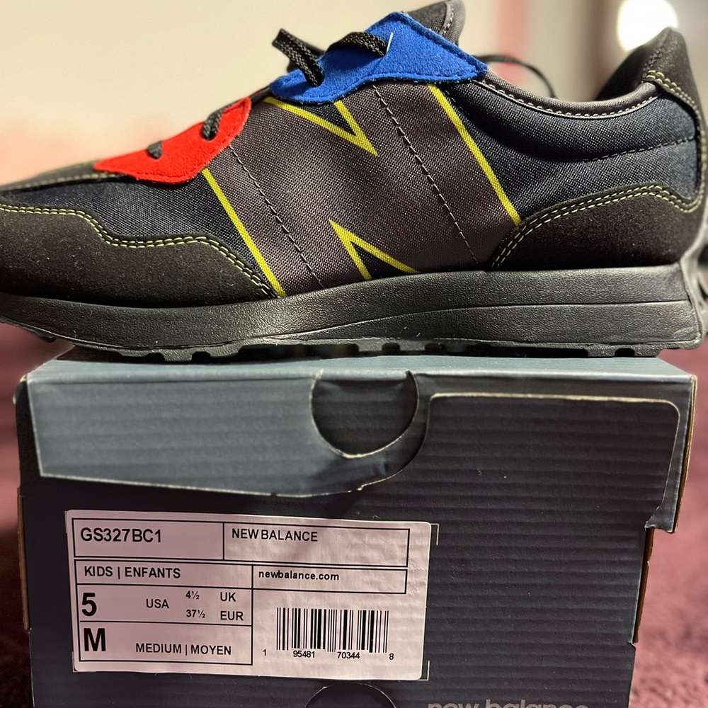 Brand New New Balance Size 7 women, Kids 5. Never worn.